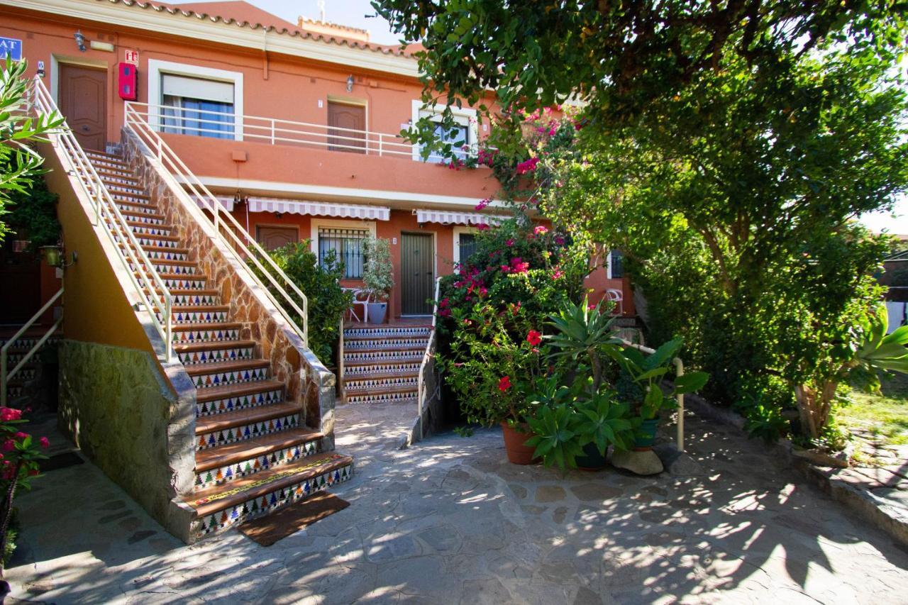 Apartamentos Turisticos Trajano Bolonia Eksteriør bilde