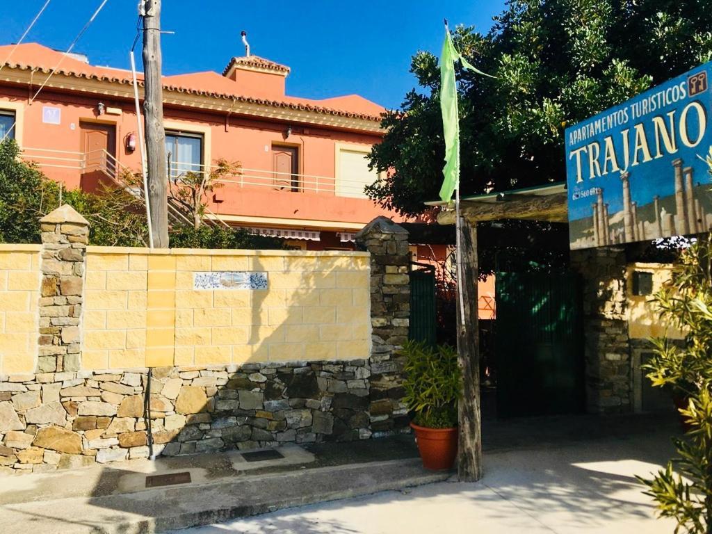 Apartamentos Turisticos Trajano Bolonia Eksteriør bilde
